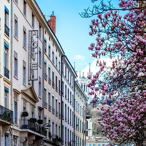 Des Artistes Hotel
